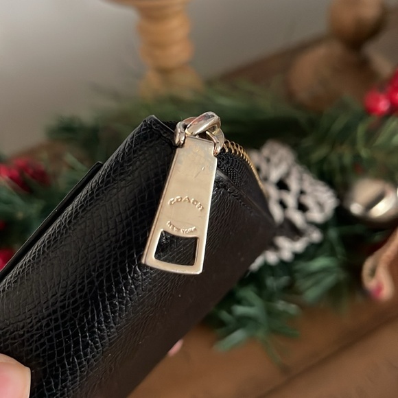 Coach Wallet - Picture 4 of 4